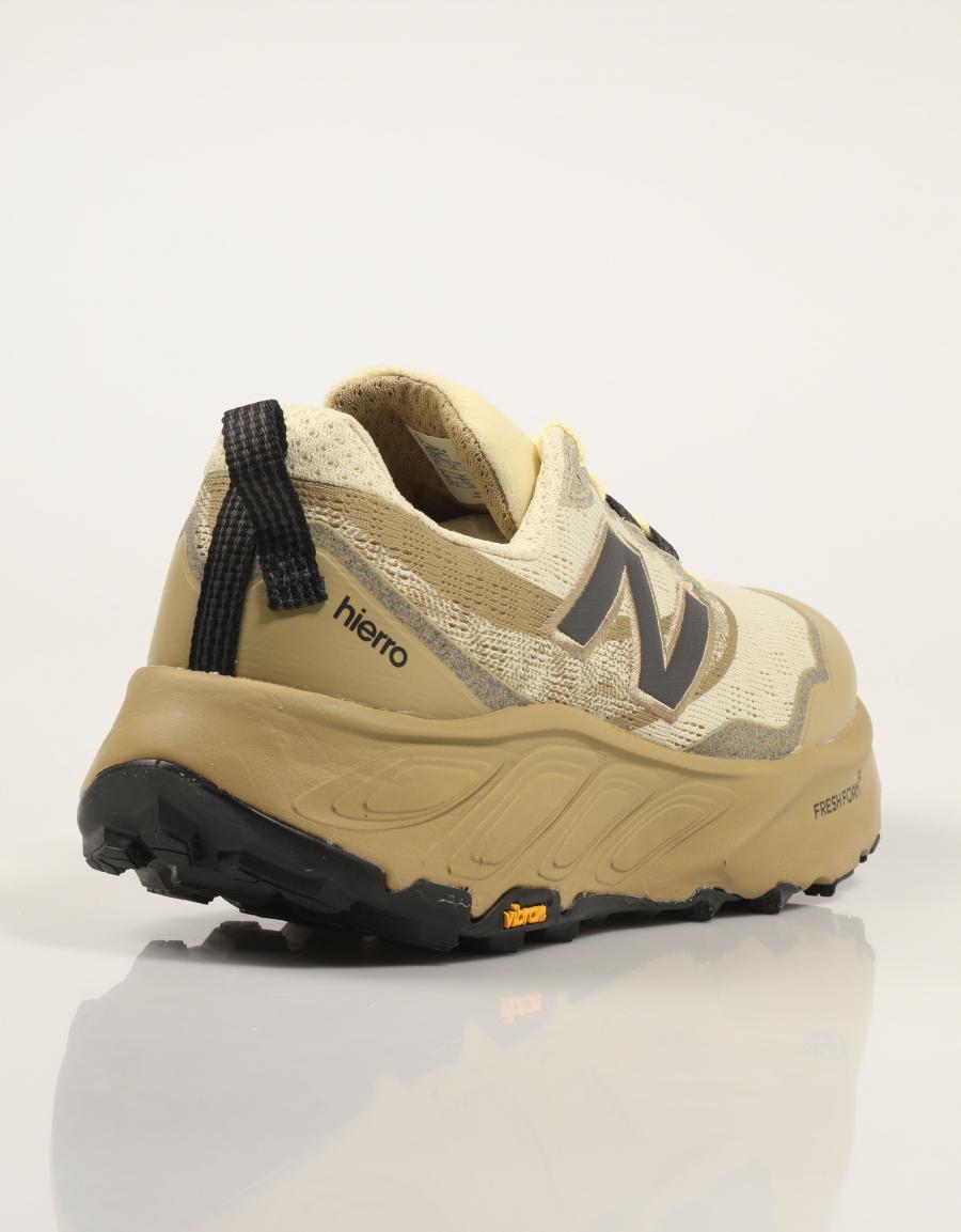 ZAPATILLAS NEW BALANCE MTHIE en color Beige