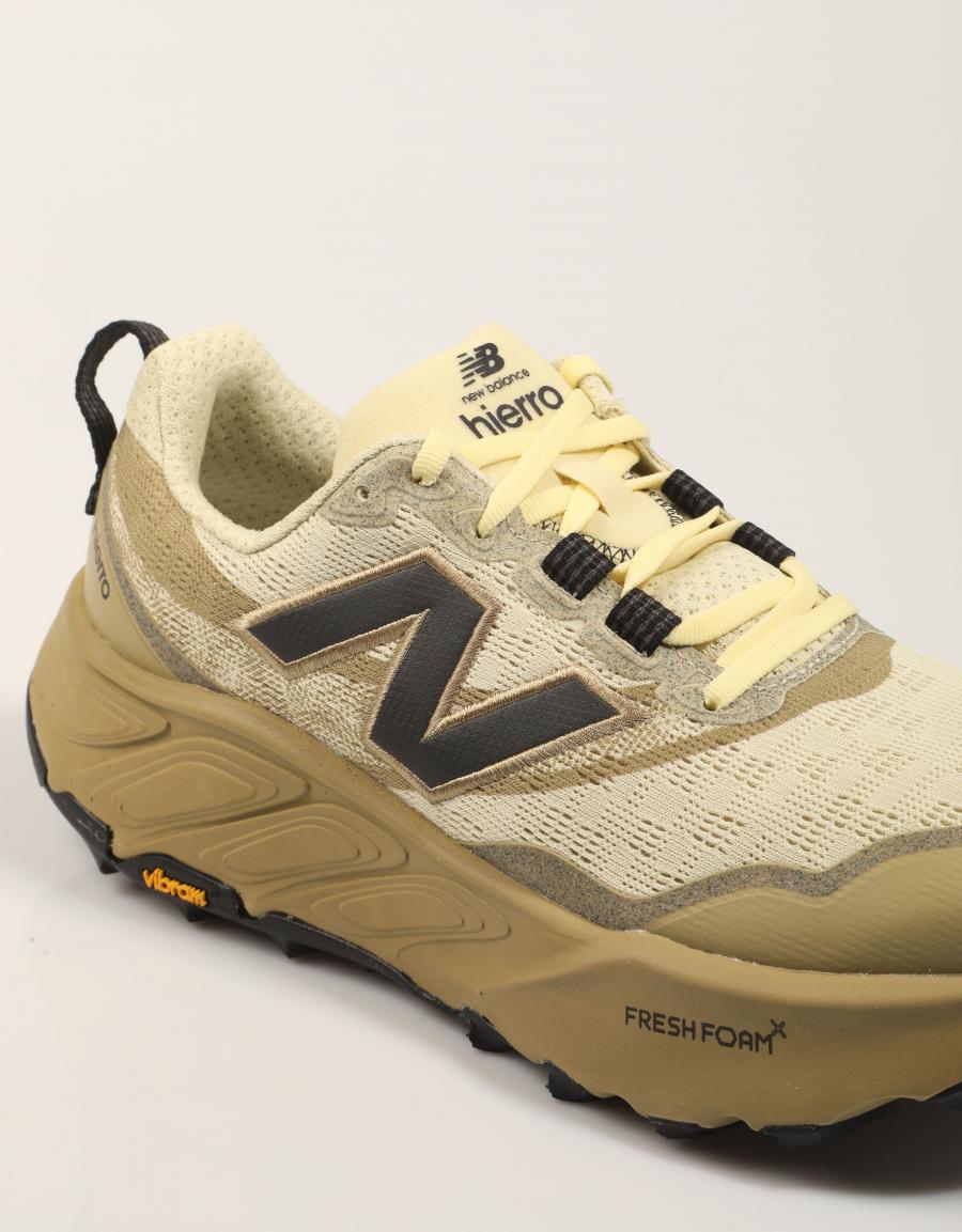 ZAPATILLAS NEW BALANCE MTHIE en color Beige
