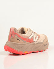 ZAPATILLAS NEW BALANCE WTHIE en color Beige
