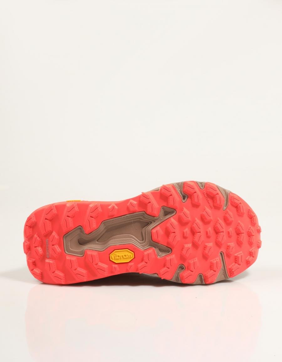 ZAPATILLAS NEW BALANCE WTHIE en color Beige