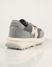 ZAPATILLAS NEW BALANCE U370 en color Gris