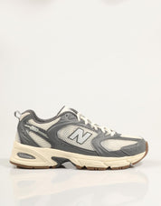 ZAPATILLAS NEW BALANCE MR530 en color Gris