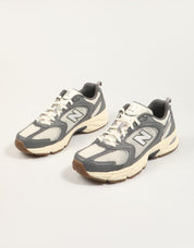 ZAPATILLAS NEW BALANCE MR530 en color Gris