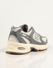 ZAPATILLAS NEW BALANCE MR530 en color Gris