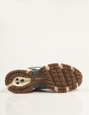 ZAPATILLAS NEW BALANCE MR530 en color Gris