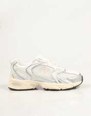 ZAPATILLAS NEW BALANCE 4530 en color Plata
