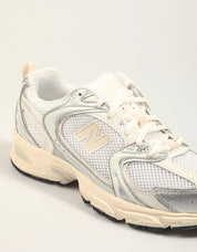 ZAPATILLAS NEW BALANCE 4530 en color Plata