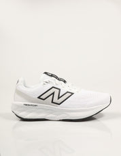 ZAPATILLAS NEW BALANCE W520 en color Blanco