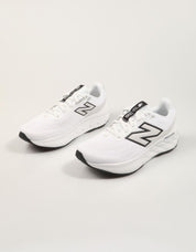 ZAPATILLAS NEW BALANCE W520 en color Blanco