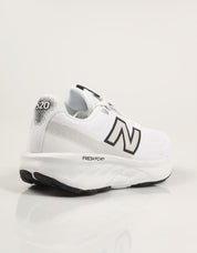 ZAPATILLAS NEW BALANCE W520 en color Blanco
