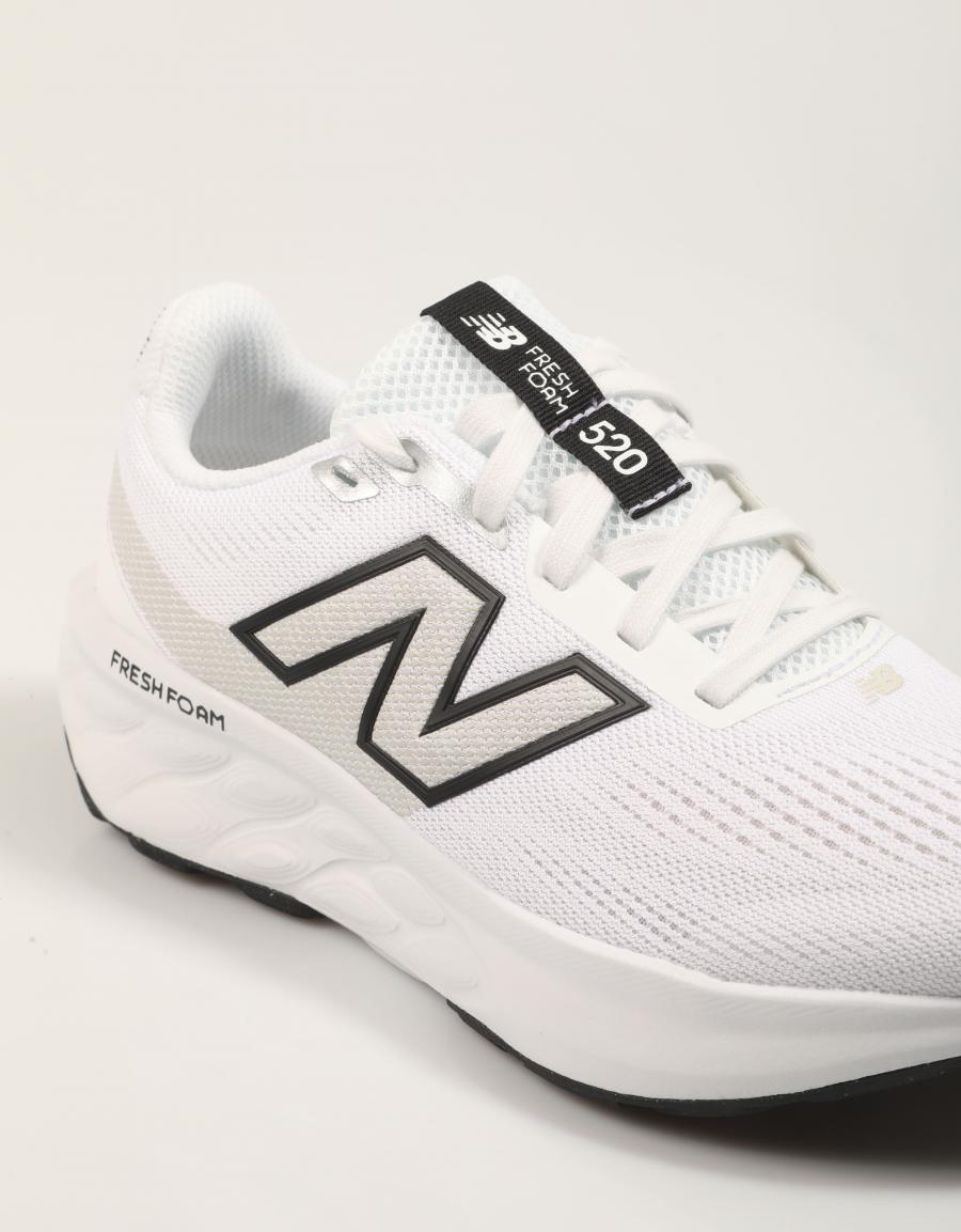 ZAPATILLAS NEW BALANCE W520 en color Blanco