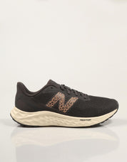 ZAPATILLAS NEW BALANCE WARIS en color Negro