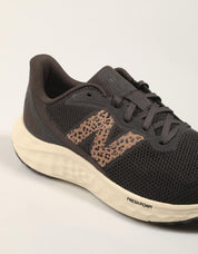ZAPATILLAS NEW BALANCE WARIS en color Negro