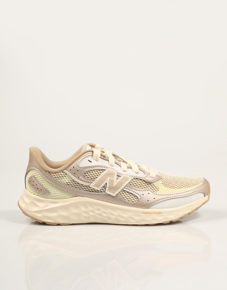 ZAPATILLAS NEW BALANCE WARIS en color Beige