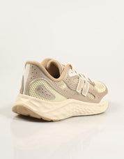 ZAPATILLAS NEW BALANCE WARIS en color Beige