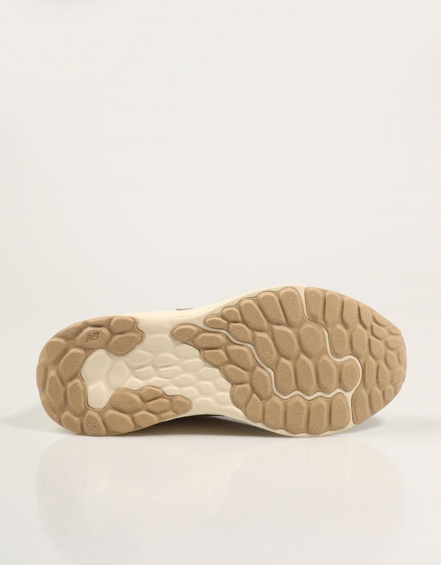 ZAPATILLAS NEW BALANCE WARIS en color Beige