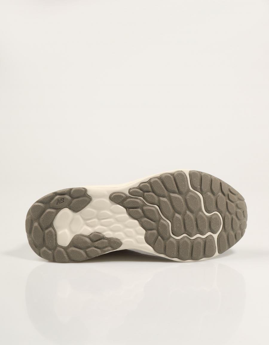 ZAPATILLAS NEW BALANCE WARIS en color Gris