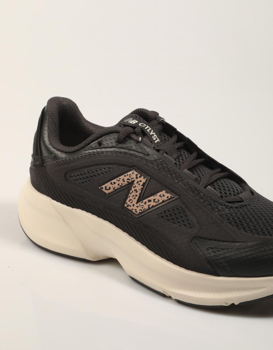ZAPATILLAS NEW BALANCE WCAT en color Negro