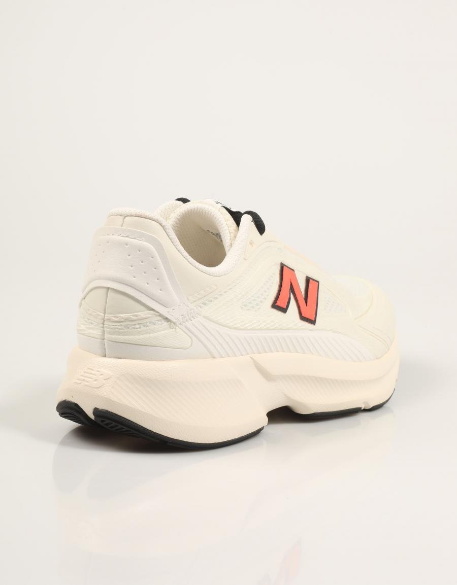 ZAPATILLAS NEW BALANCE WCAT en color Beige