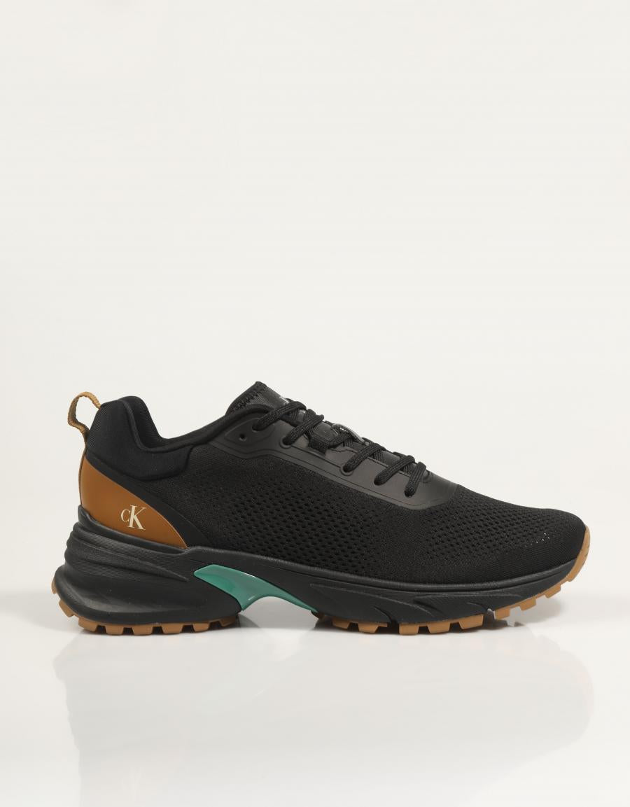 ZAPATILLAS CALVIN KLEIN HIKE RUNNER TECH KNIT en color Negro