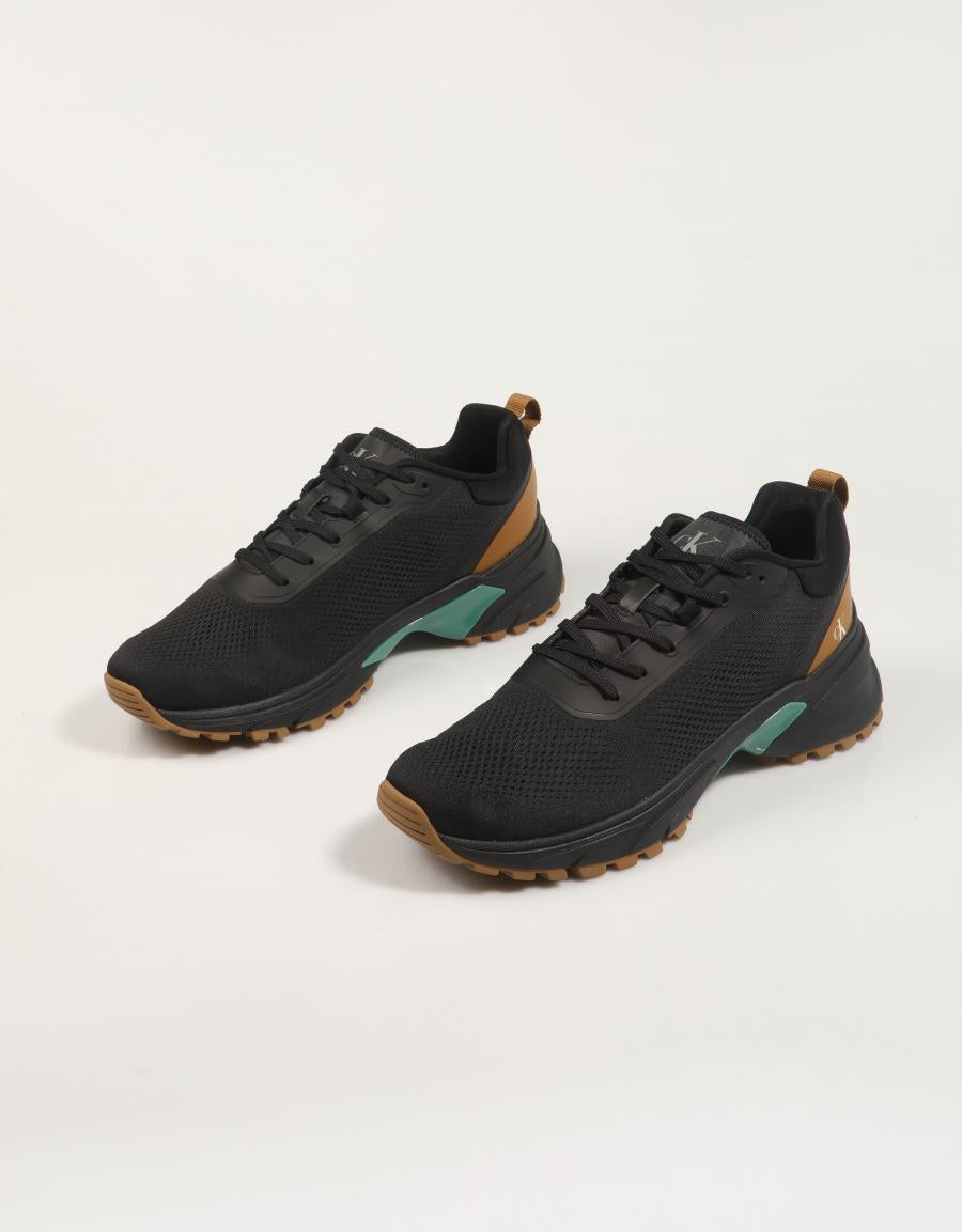 ZAPATILLAS CALVIN KLEIN HIKE RUNNER TECH KNIT en color Negro