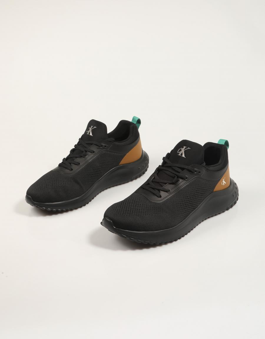 ZAPATILLAS CALVIN KLEIN EVA RUNNER TECH KNIT en color Negro
