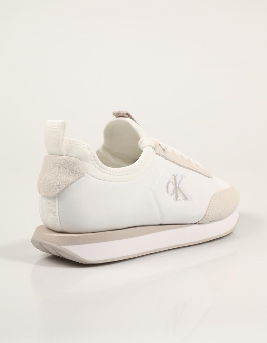 ZAPATILLAS CALVIN KLEIN RETRO RUNNER  SOCK NYLON MG en color Blanco