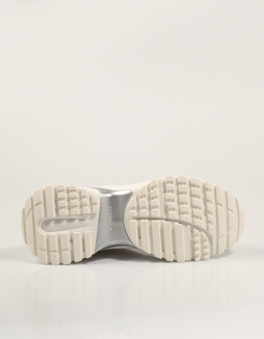 ZAPATILLAS CALVIN KLEIN HIKE RUNNER MESH MIX MET MG en color Blanco