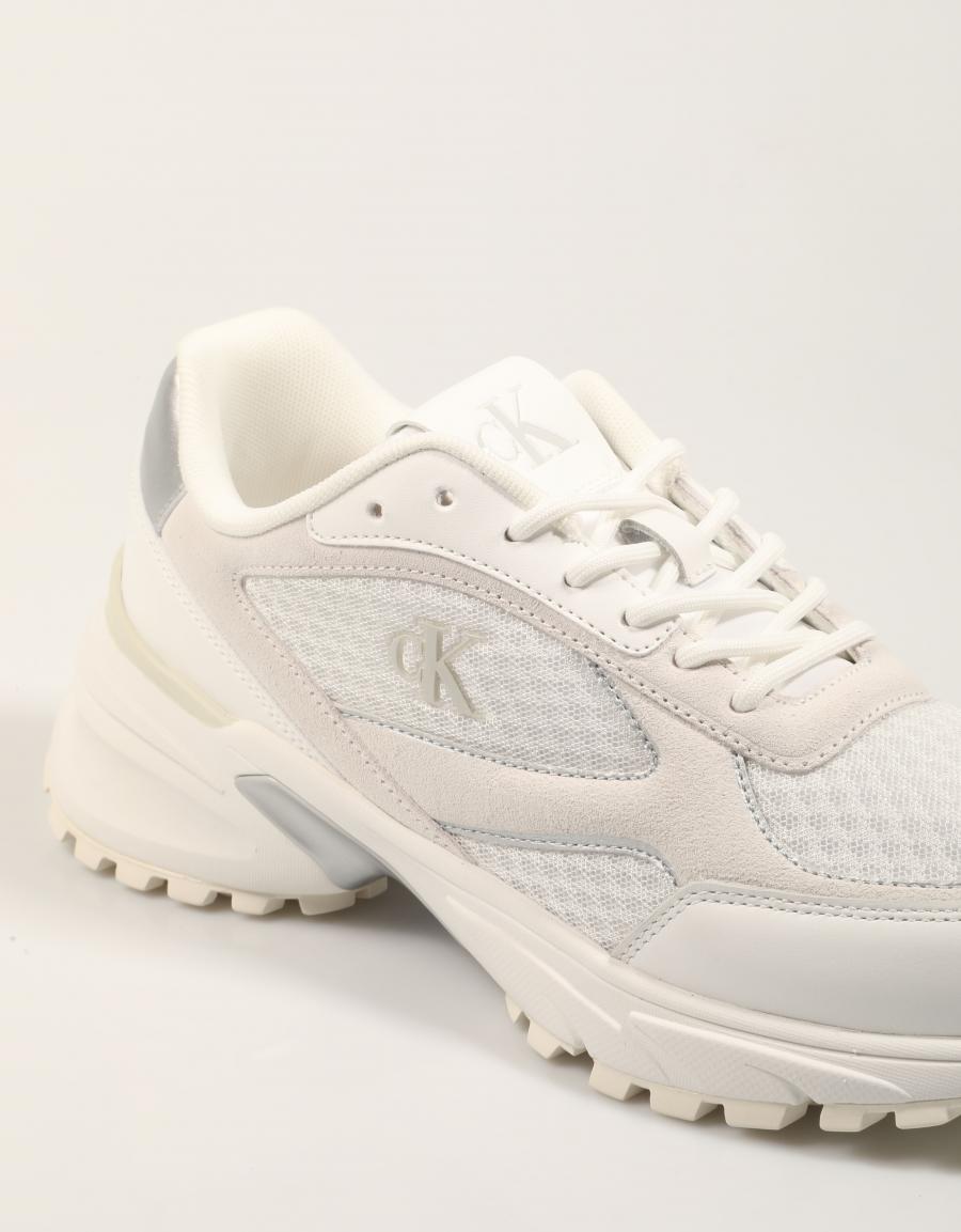 ZAPATILLAS CALVIN KLEIN HIKE RUNNER MESH MIX MET MG en color Blanco