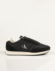 ZAPATILLAS CALVIN KLEIN RETRO RUNNER ESS MIX MAT en color Negro