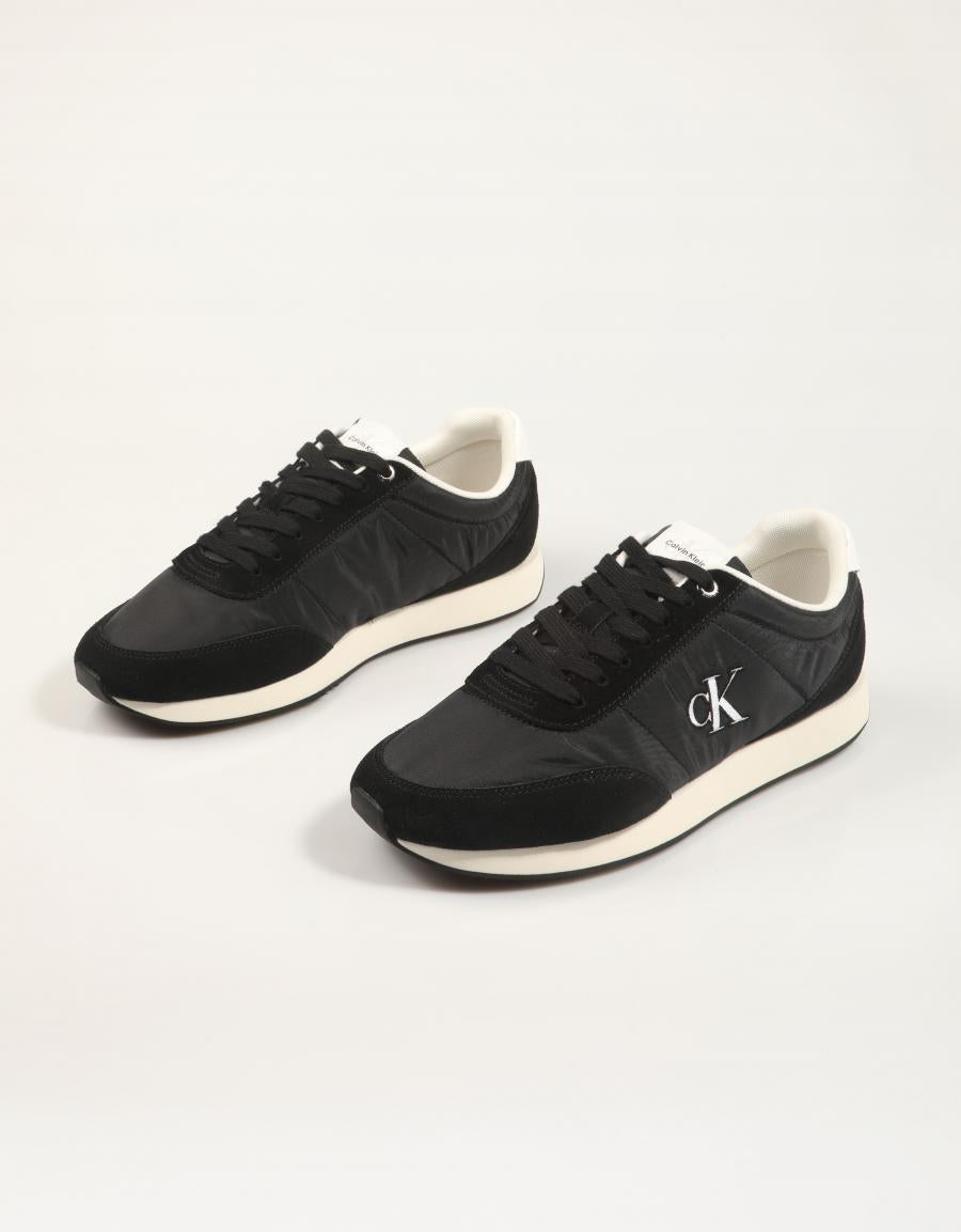 ZAPATILLAS CALVIN KLEIN RETRO RUNNER ESS MIX MAT en color Negro