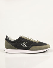 ZAPATILLAS CALVIN KLEIN RETRO RUNNER ESS MIX MAT en color Negro