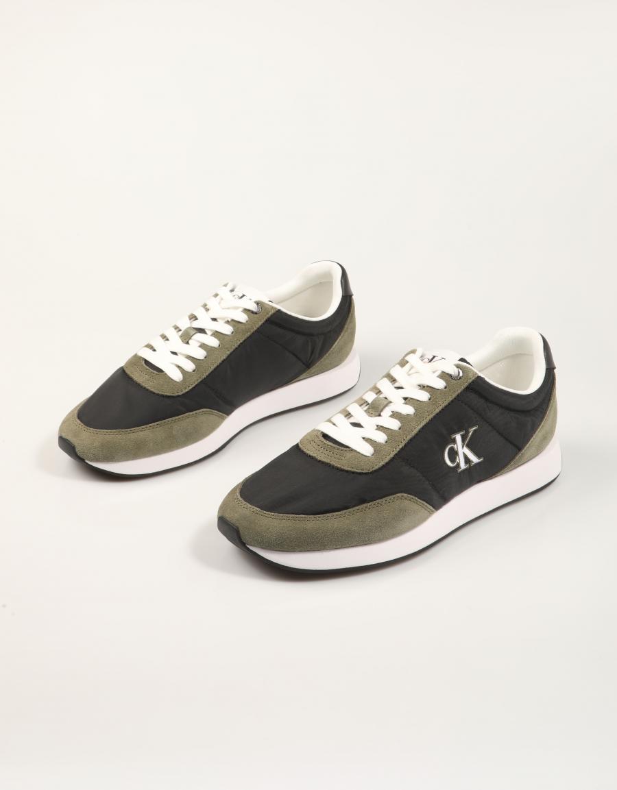 ZAPATILLAS CALVIN KLEIN RETRO RUNNER ESS MIX MAT en color Negro