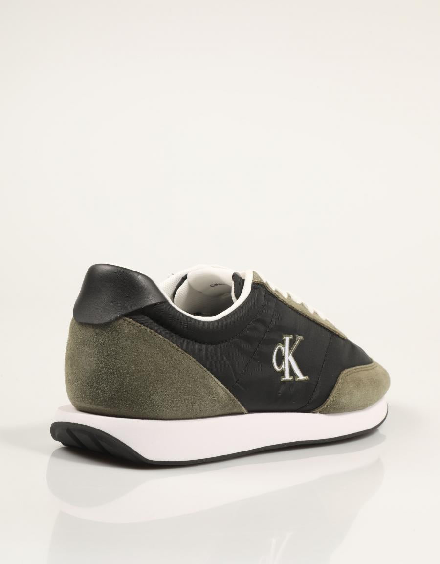 ZAPATILLAS CALVIN KLEIN RETRO RUNNER ESS MIX MAT en color Negro