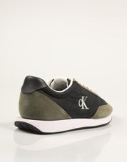 ZAPATILLAS CALVIN KLEIN RETRO RUNNER ESS MIX MAT en color Negro