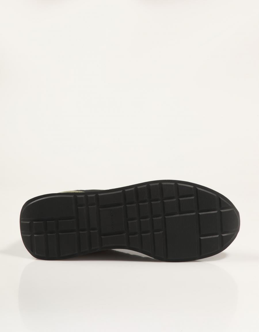 ZAPATILLAS CALVIN KLEIN RETRO RUNNER ESS MIX MAT en color Negro