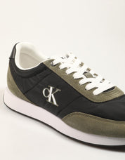 ZAPATILLAS CALVIN KLEIN RETRO RUNNER ESS MIX MAT en color Negro