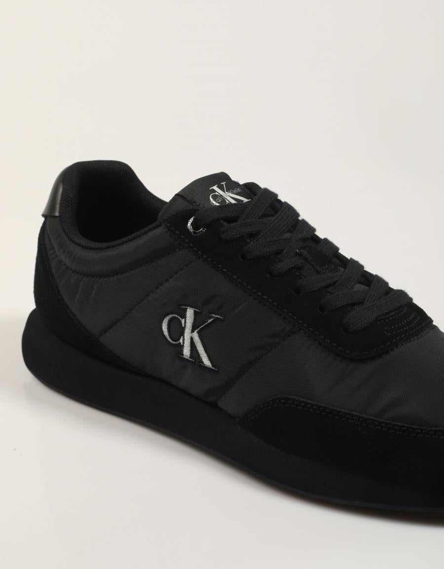 ZAPATILLAS CALVIN KLEIN RETRO RUNNER ESS MIX MAT en color Negro