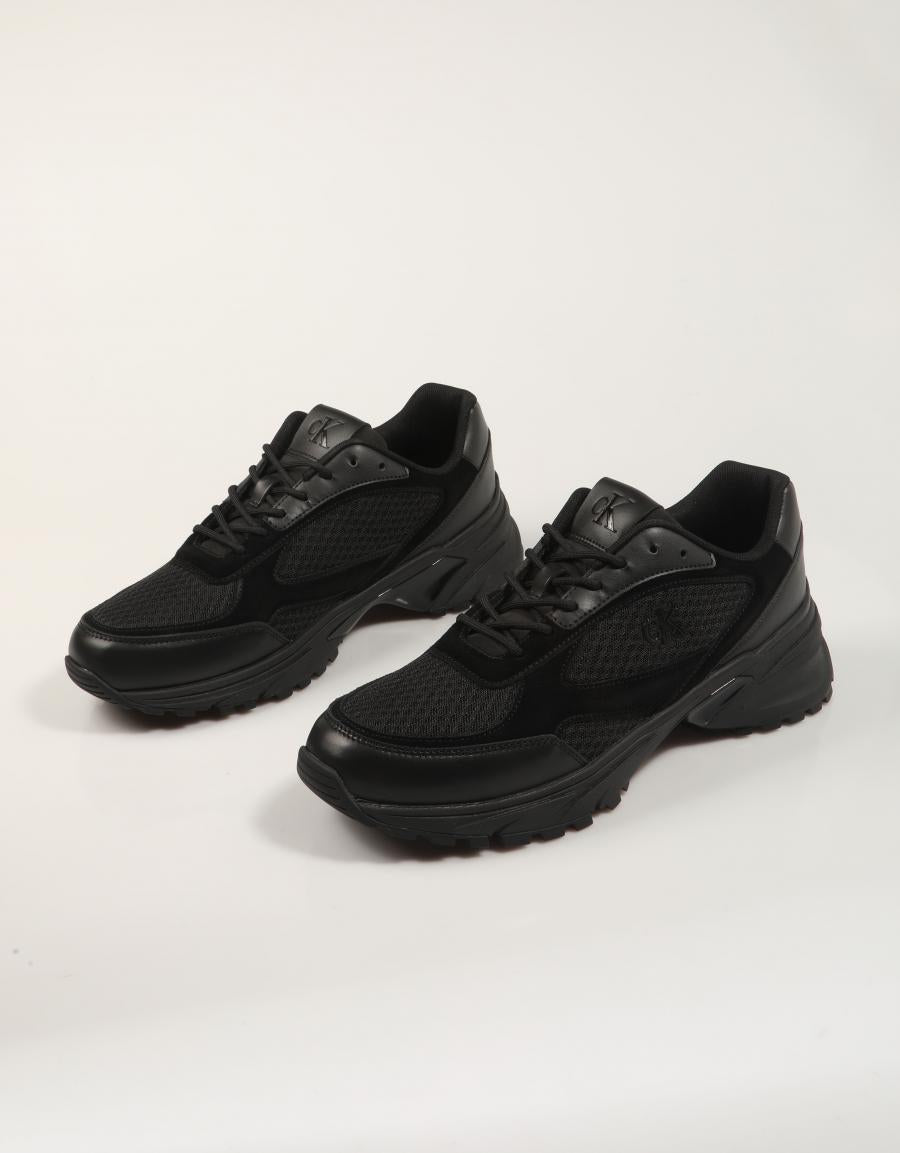ZAPATILLAS CALVIN KLEIN HIKE RUNNER MESH MIX en color Negro