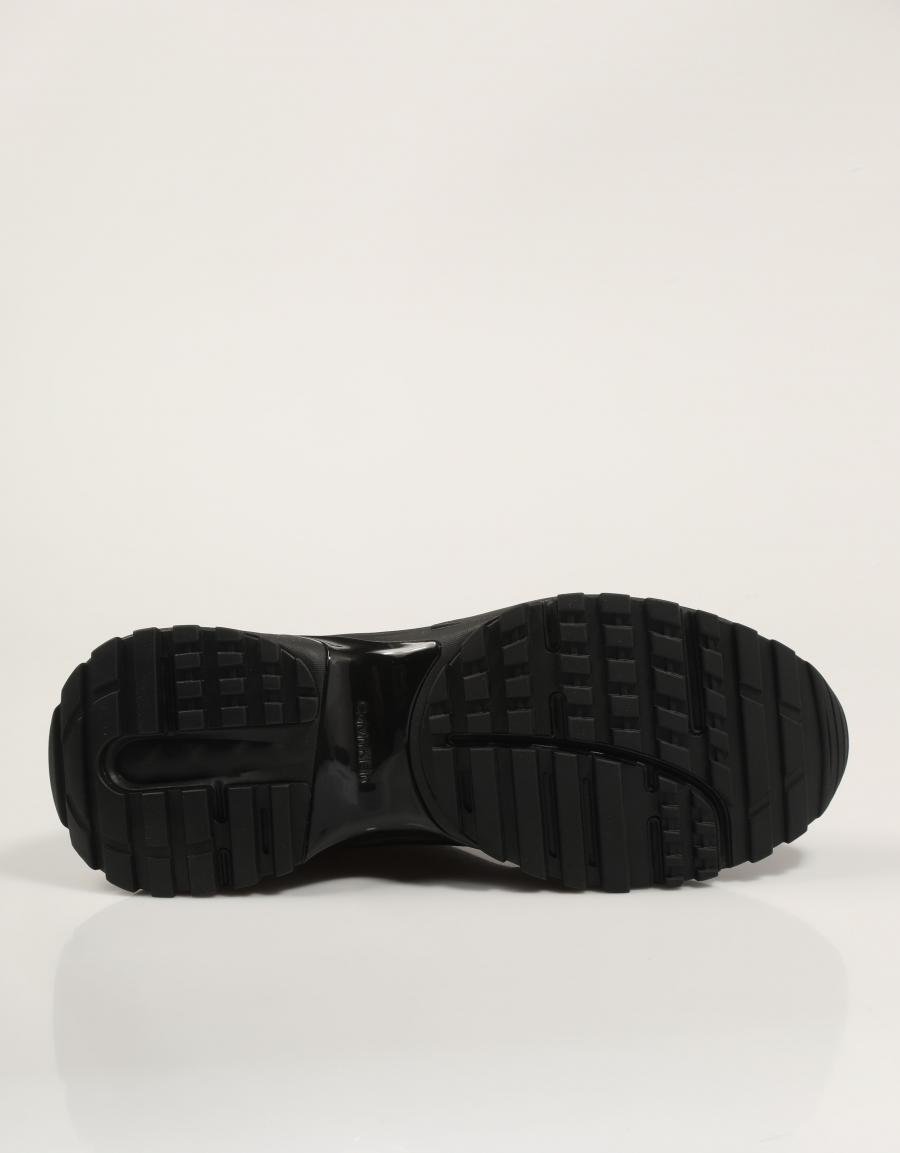 ZAPATILLAS CALVIN KLEIN HIKE RUNNER MESH MIX en color Negro