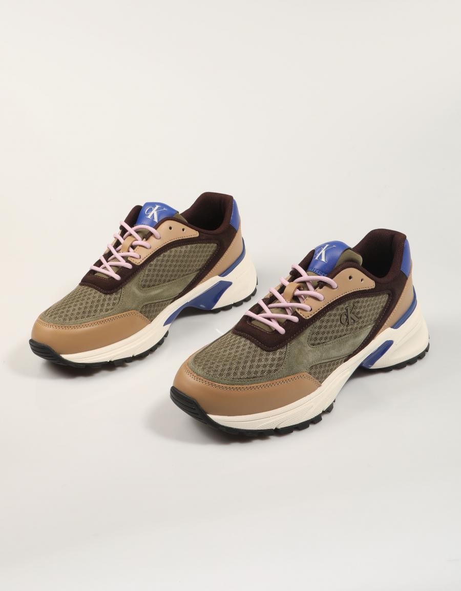 ZAPATILLAS CALVIN KLEIN HIKE RUNNER MESH MIX en color Kaki
