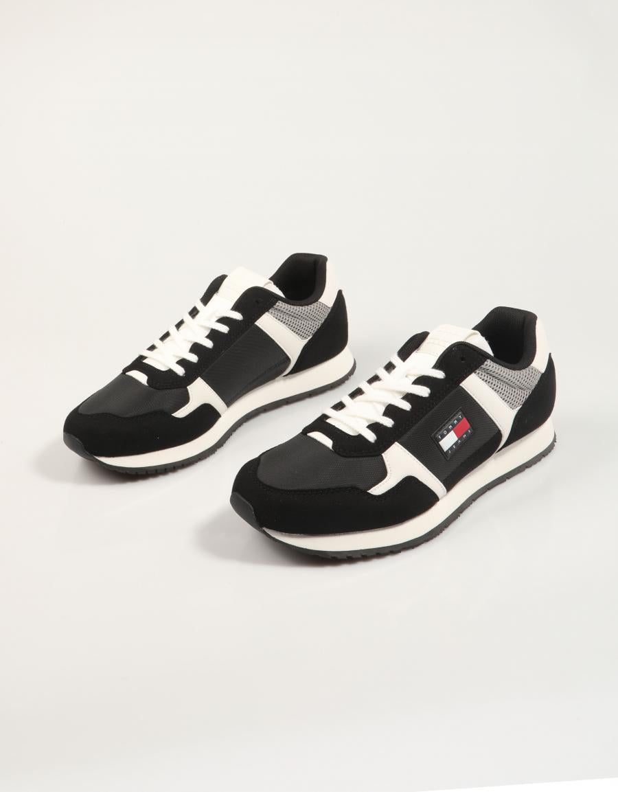 ZAPATILLAS TOMMY HILFIGER TJM RUNNER CASUAL en color Negro