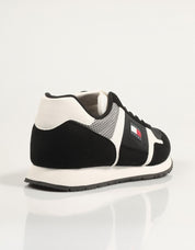 ZAPATILLAS TOMMY HILFIGER TJM RUNNER CASUAL en color Negro