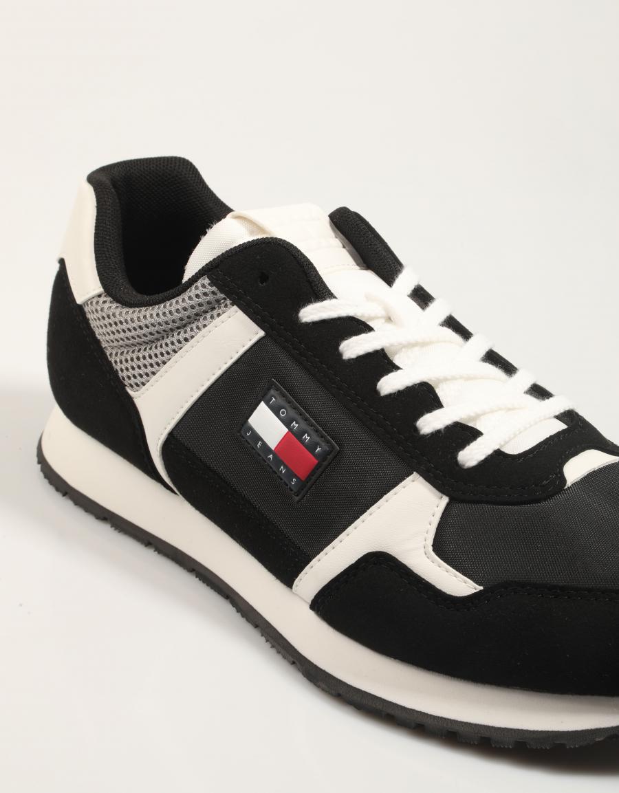 ZAPATILLAS TOMMY HILFIGER TJM RUNNER CASUAL en color Negro