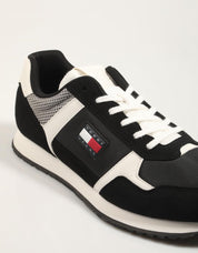 ZAPATILLAS TOMMY HILFIGER TJM RUNNER CASUAL en color Negro