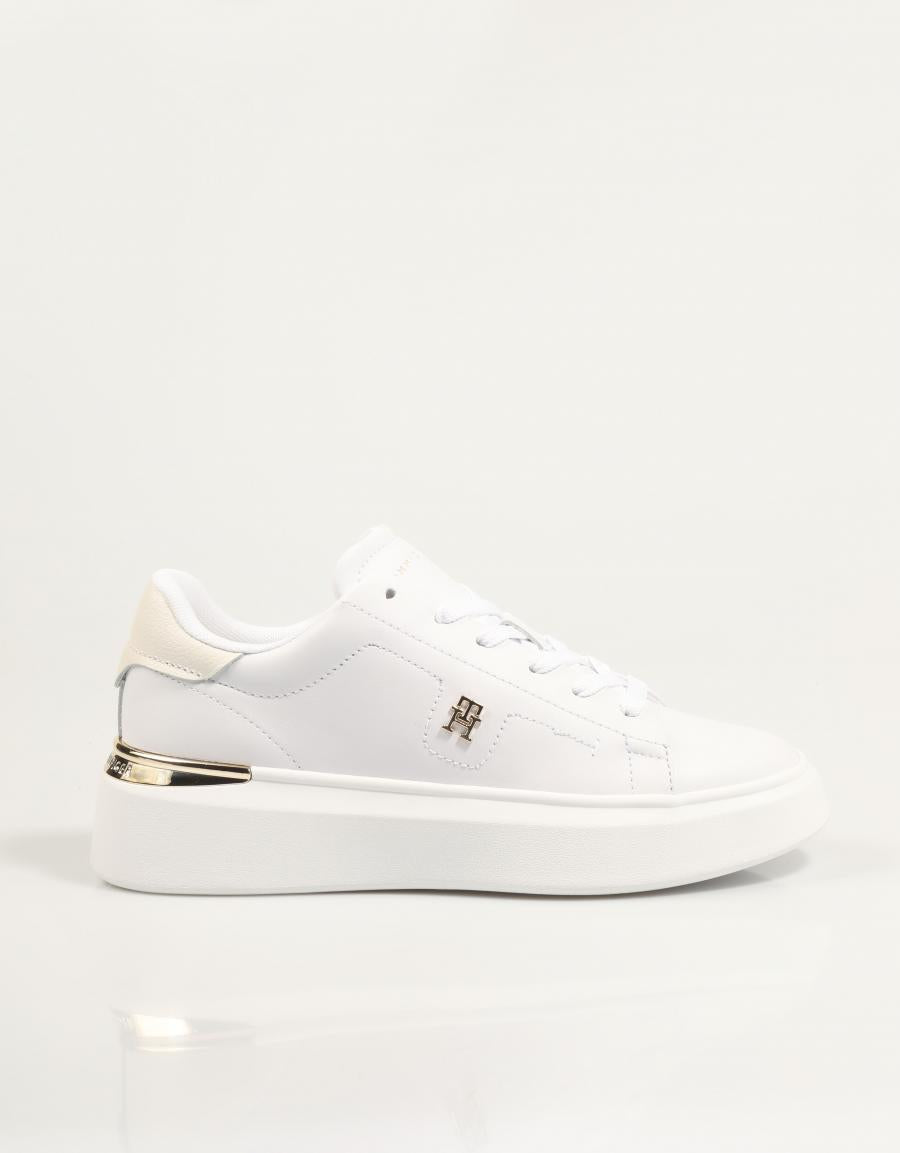 ZAPATILLAS TOMMY HILFIGER TH FASHION COURT SNEAKER en color Blanco