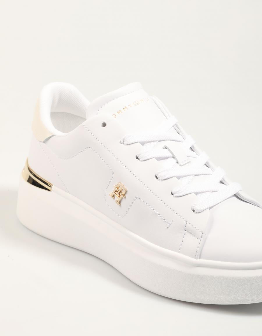 ZAPATILLAS TOMMY HILFIGER TH FASHION COURT SNEAKER en color Blanco