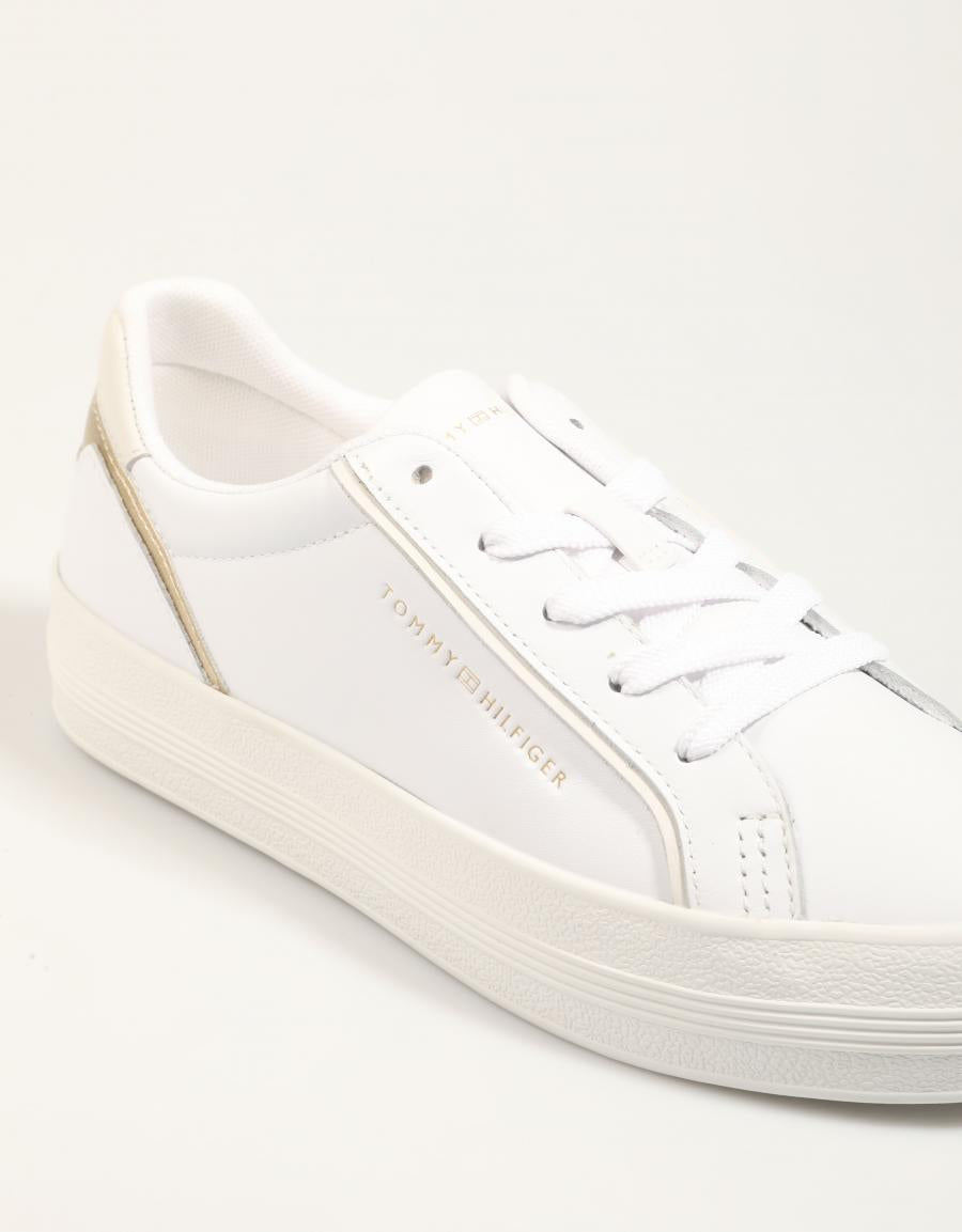 ZAPATILLAS TOMMY HILFIGER ESSENTIAL VULC SNEAKER en color Blanco