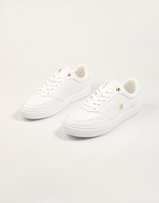 ZAPATILLAS TOMMY HILFIGER ESSENTIAL ELEVATED COURT SNEAKER en color Blanco