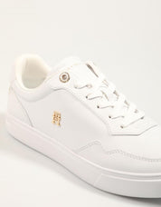 ZAPATILLAS TOMMY HILFIGER ESSENTIAL ELEVATED COURT SNEAKER en color Blanco